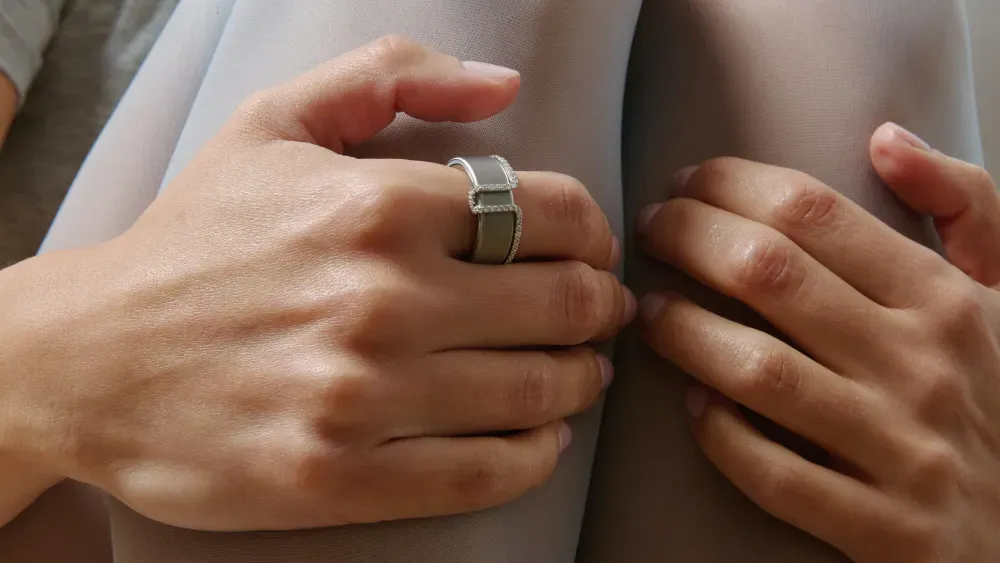 Lil Milan: Бриллиантовые Чехлы для Умных Колец