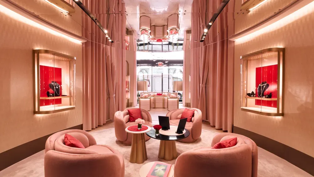 Pasquale Bruni открывает первый фла...