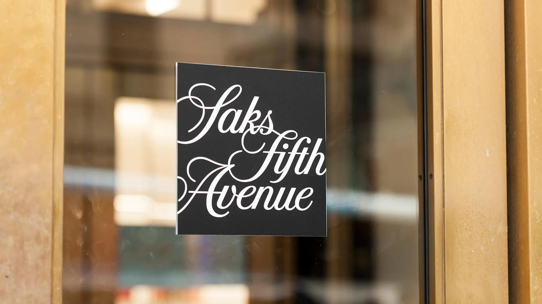 Saks Global сокращает персонал в ходе банкротства