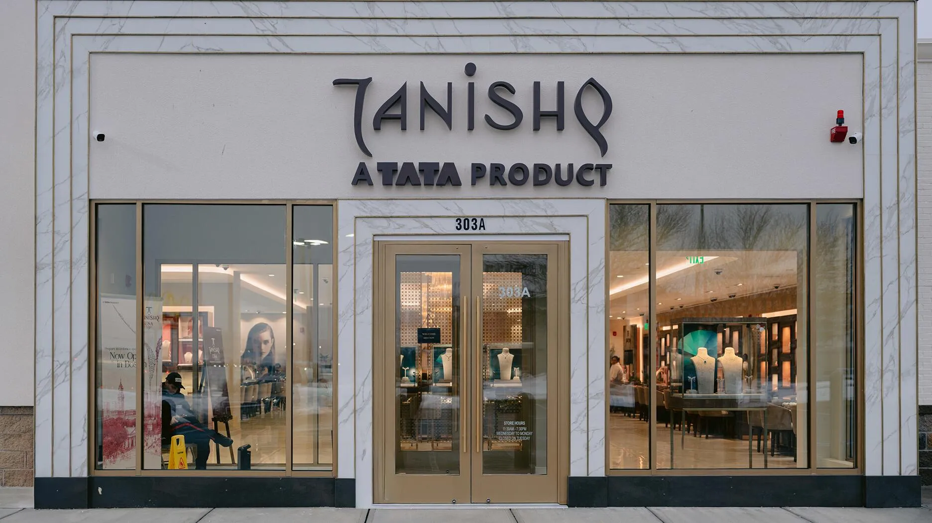 Tanishq открыл первый магазин в Нов...