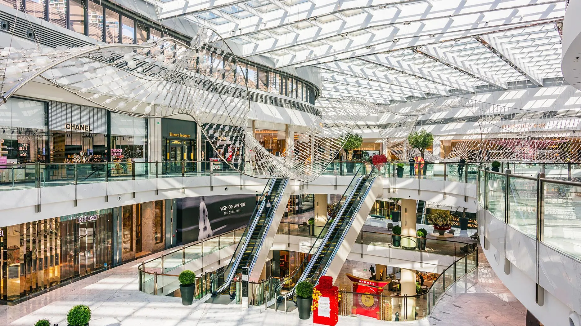 Крупнейшие ювелирные бренды закрывают магазины в Б...